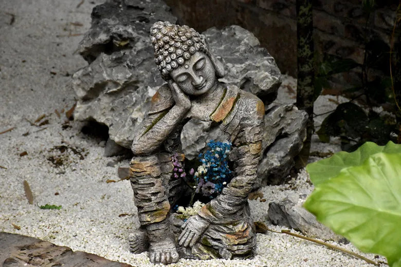 Grande sculpture de Bouddha décorative avec fleurs