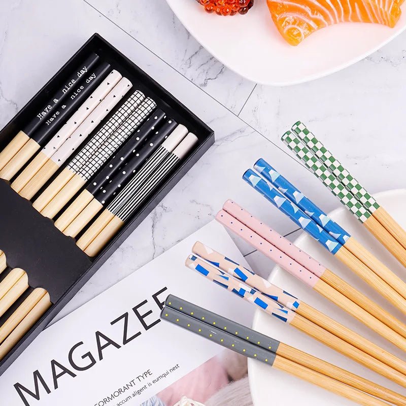 Cinq paires de baguettes en Bois de Style Japonais Vintage - Tresors asiatiques