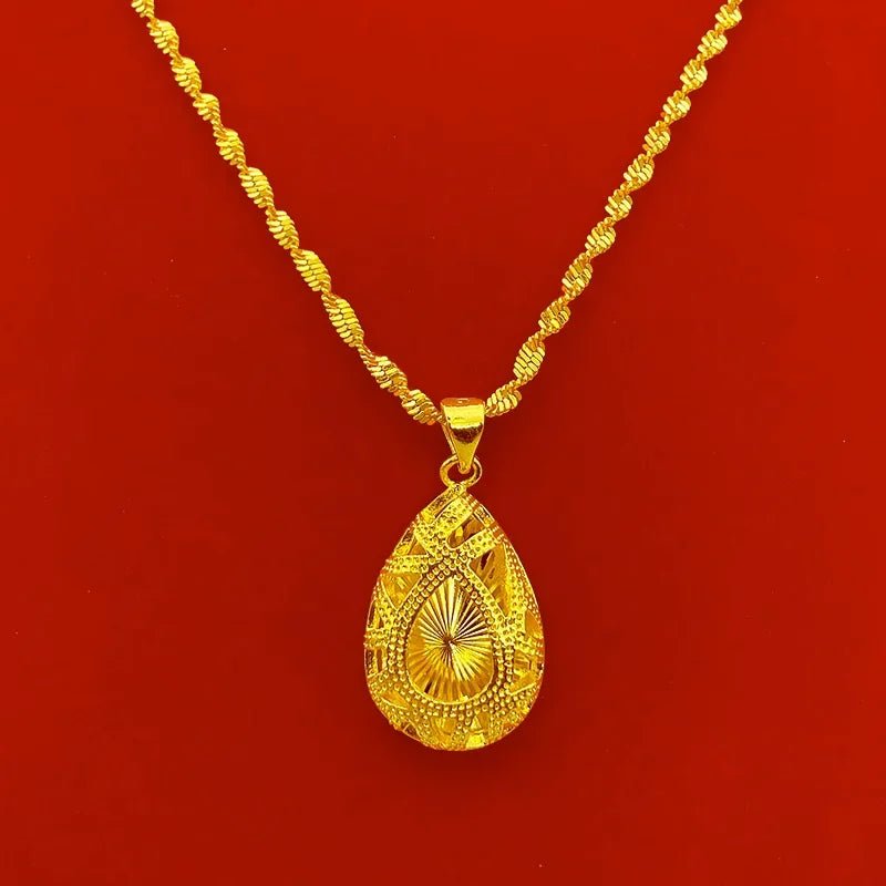 Collier en or plaqué de style vietnamien avec pendentif - Tresors asiatiques