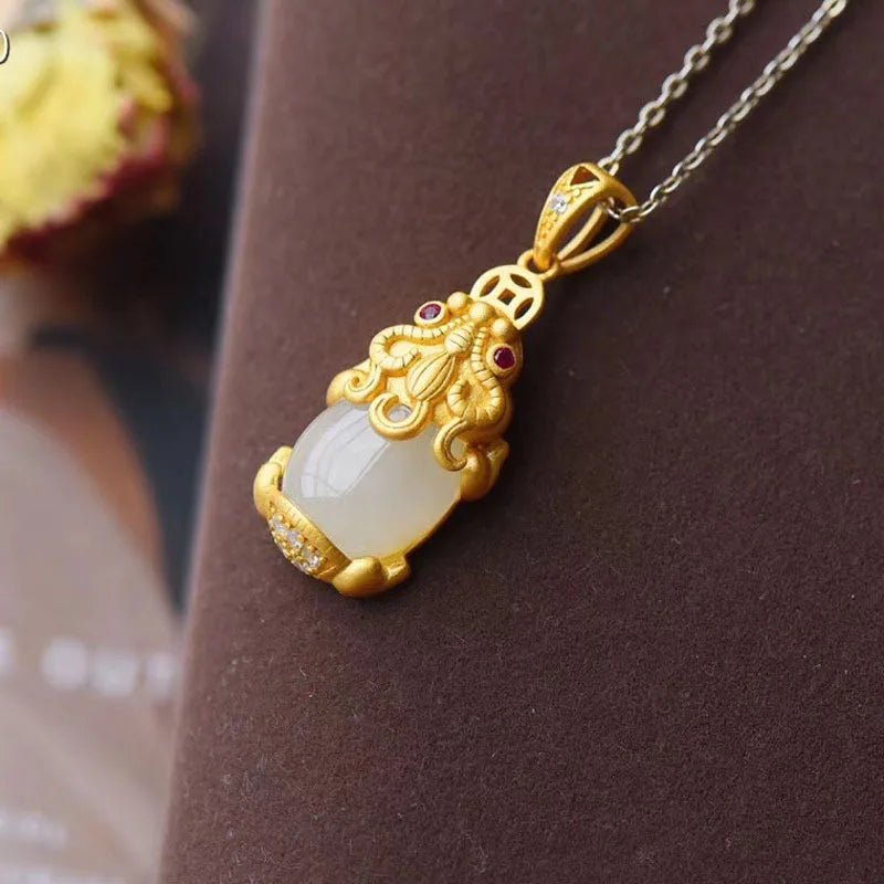 Collier vietnamien en jade blanc - Tresors asiatiques