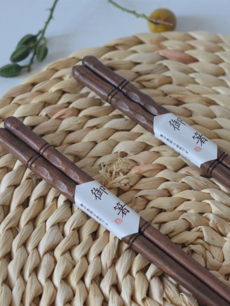 Deux paires de Baguettes Créatives en Bois : Élégance et Originalité - Tresors asiatiques