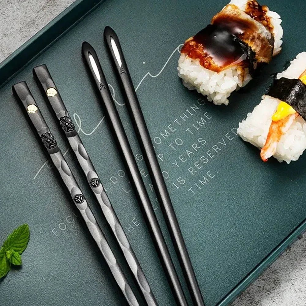 Ensemble de cinq paires de Baguettes Japonaises : Élégance et Durabilité - Tresors asiatiques