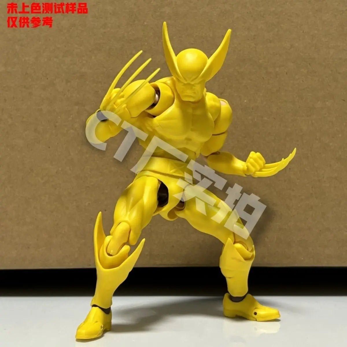 Figurine d'action Mafex de Wolverine en costume marron - Tresors asiatiques
