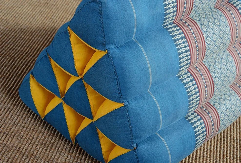 Grand oreiller triangulaire thaïlandais - Tresors asiatiques