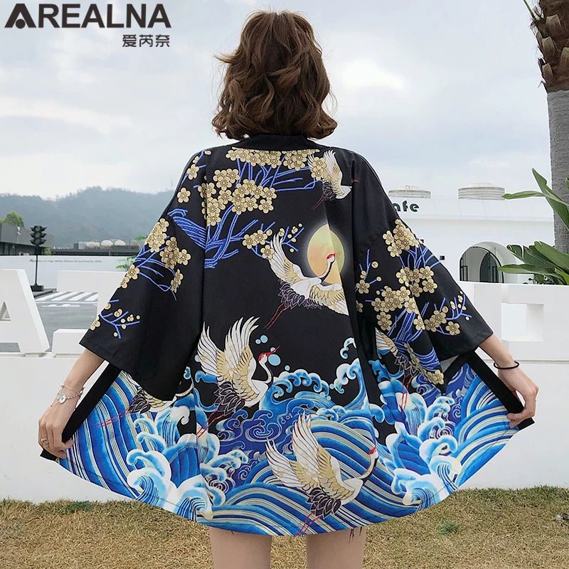 Kimono traditionnel féminin avec imprimé d’animés - Tresors asiatiques