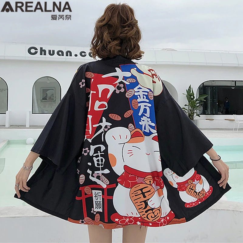 Kimono traditionnel féminin avec imprimé d’animés - Tresors asiatiques