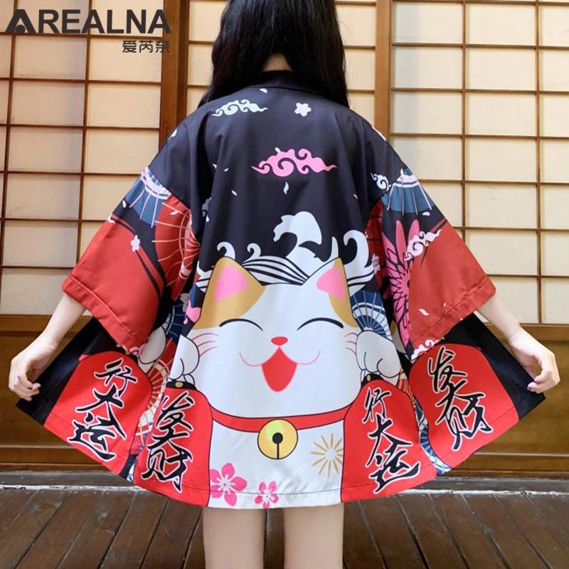 Kimono traditionnel féminin avec imprimé d’animés - Tresors asiatiques
