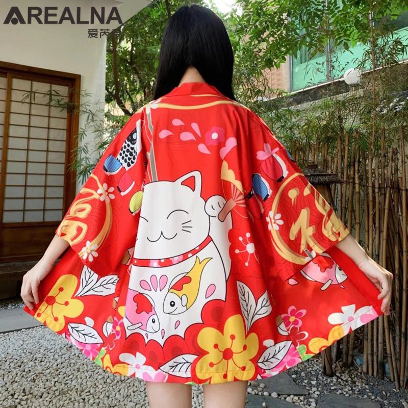 Kimono traditionnel féminin avec imprimé d’animés - Tresors asiatiques