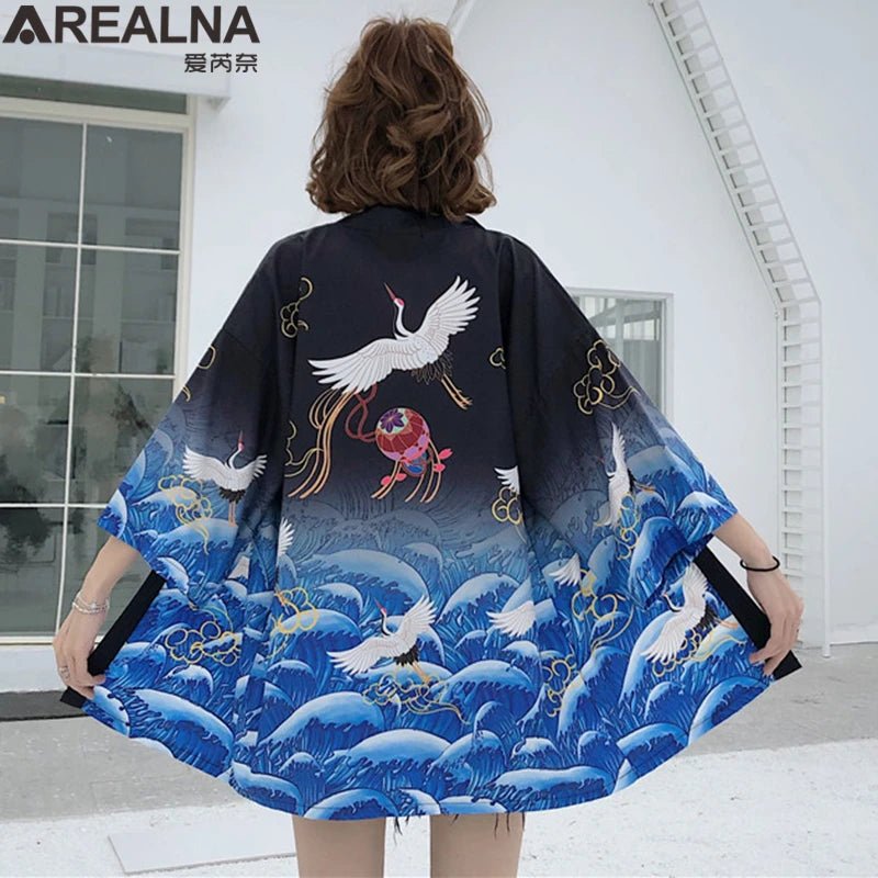 Kimono traditionnel féminin avec imprimé d’animés - Tresors asiatiques