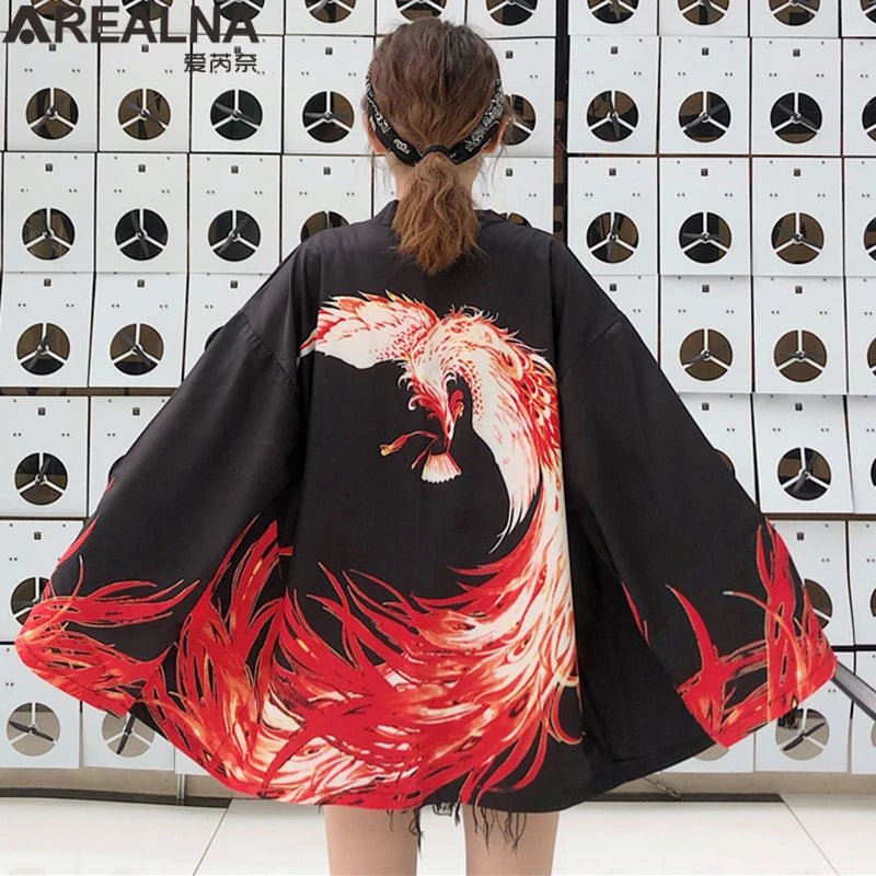 Kimono traditionnel féminin avec imprimé d’animés - Tresors asiatiques