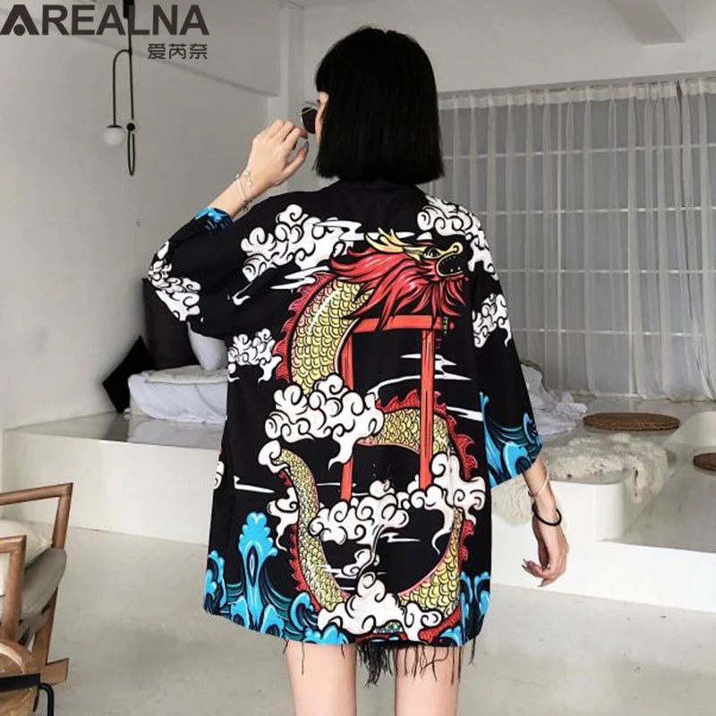 Kimono traditionnel féminin avec imprimé d’animés - Tresors asiatiques