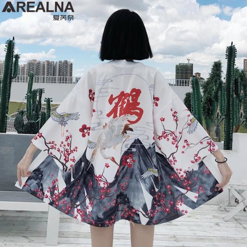 Kimono traditionnel féminin avec imprimé d’animés - Tresors asiatiques