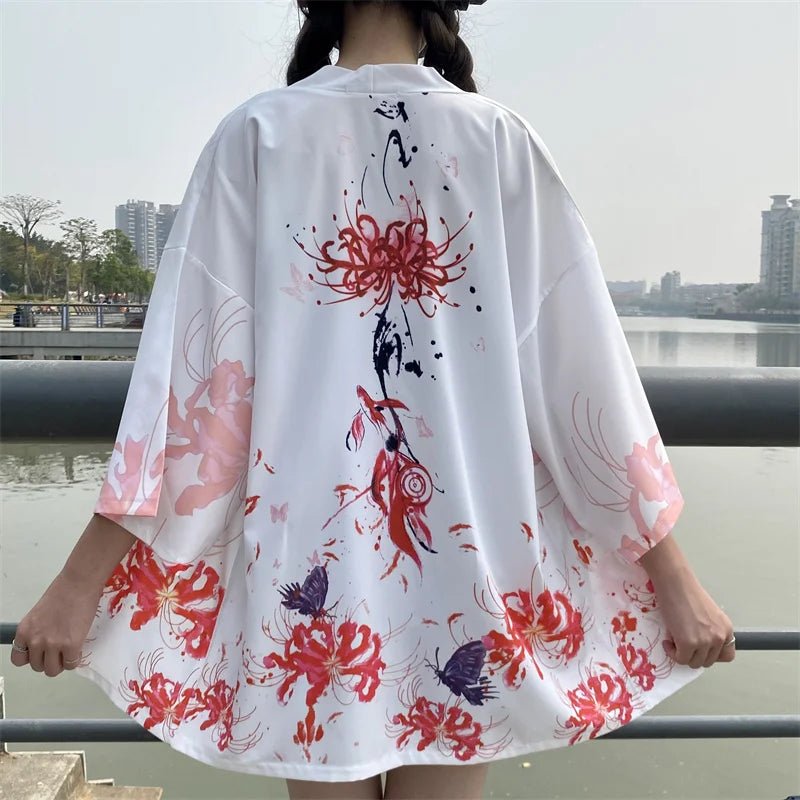 Kimono traditionnel féminin avec imprimé d’animés - Tresors asiatiques