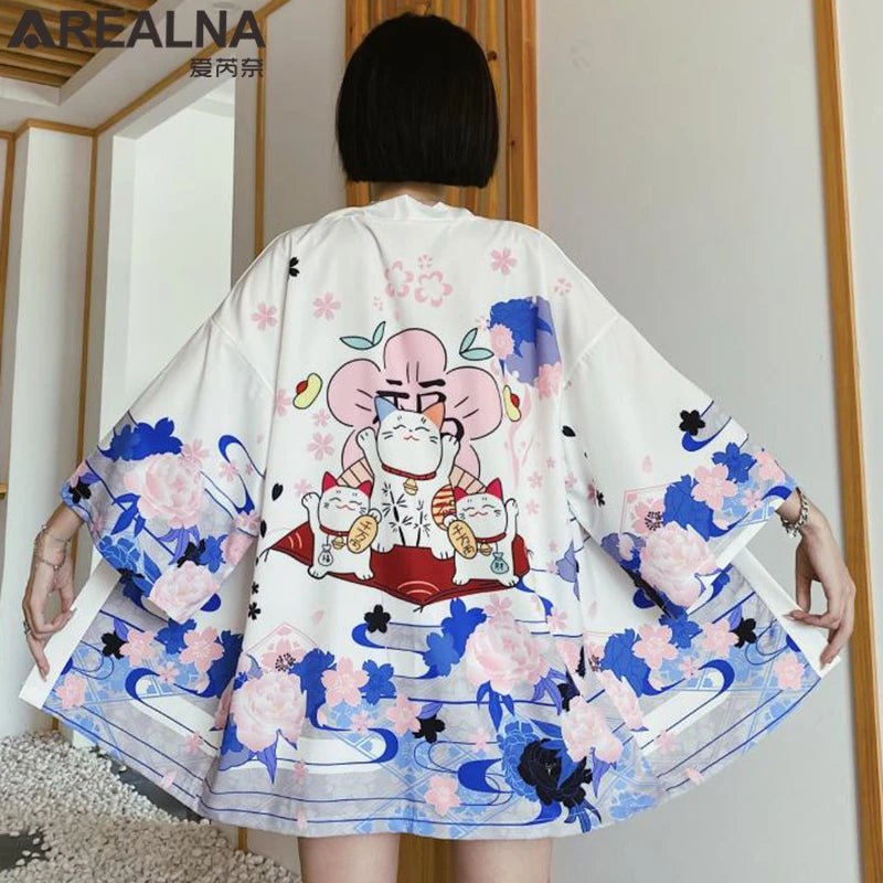 Kimono traditionnel féminin avec imprimé d’animés - Tresors asiatiques