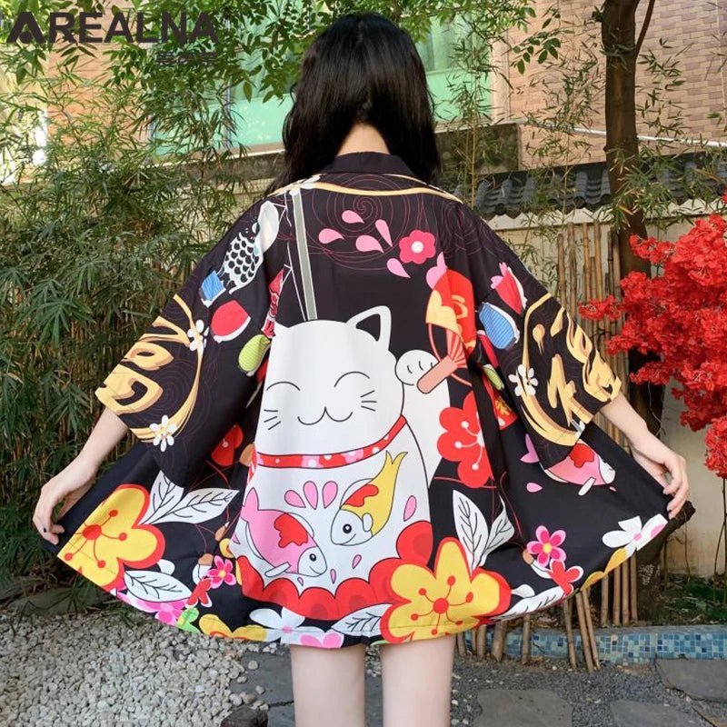 Kimono traditionnel féminin avec imprimé d’animés - Tresors asiatiques
