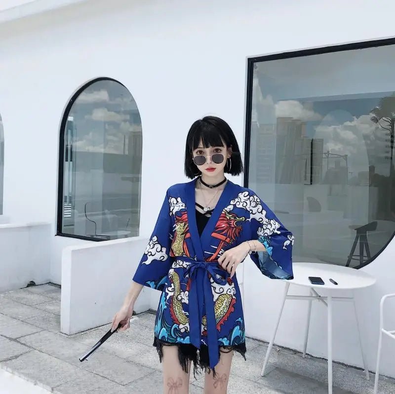 Kimono traditionnel féminin avec imprimé d’animés - Tresors asiatiques