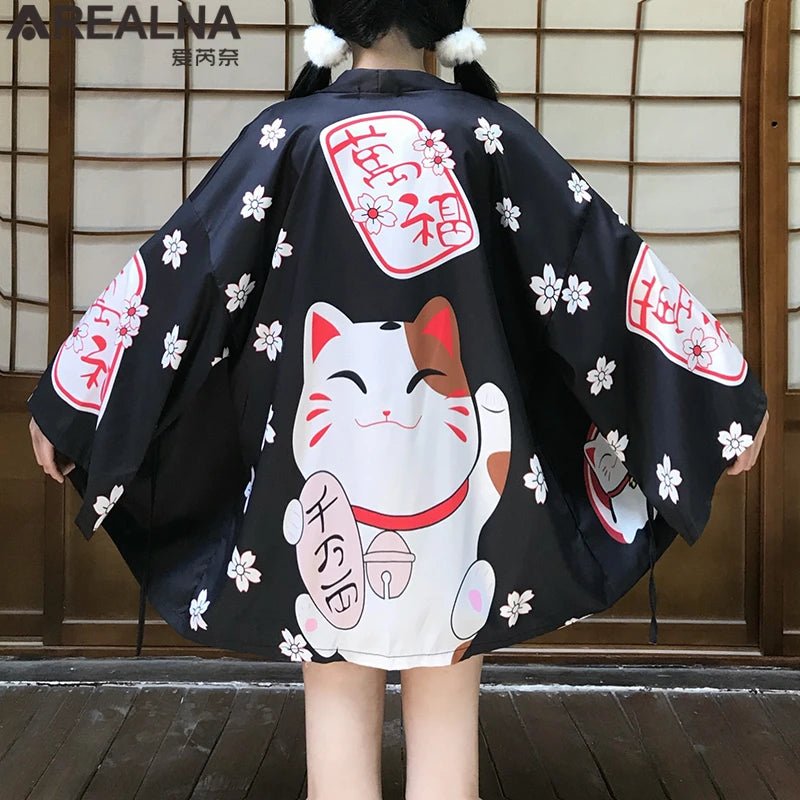 Kimono traditionnel féminin avec imprimé d’animés - Tresors asiatiques