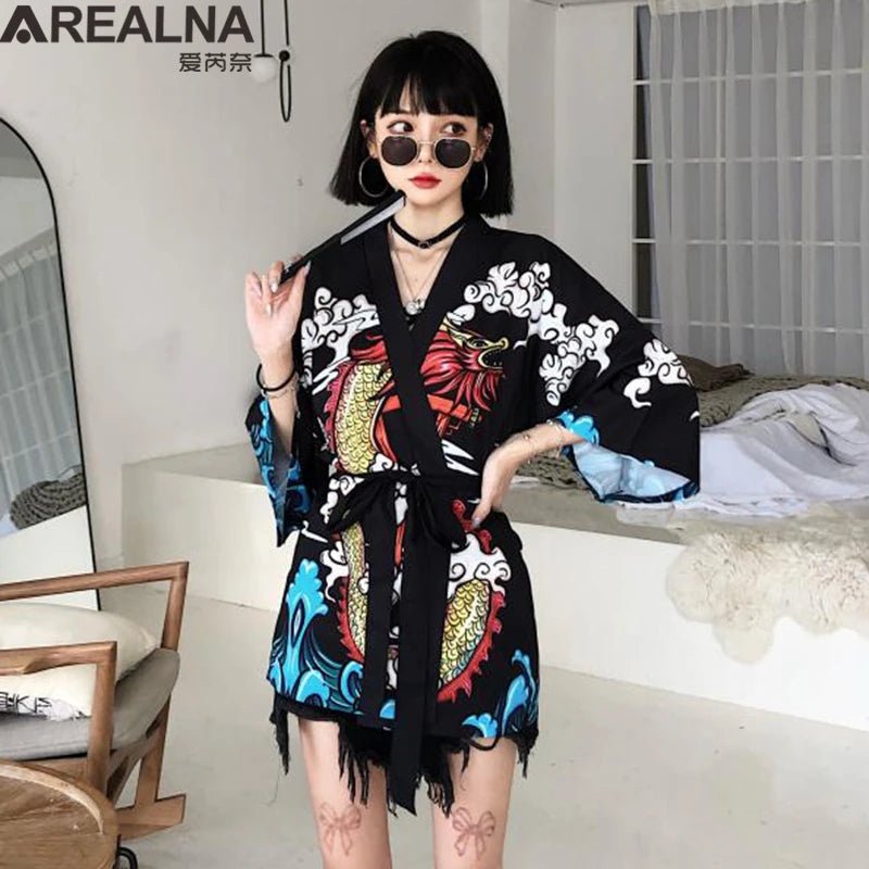 Kimono traditionnel féminin avec imprimé d’animés - Tresors asiatiques