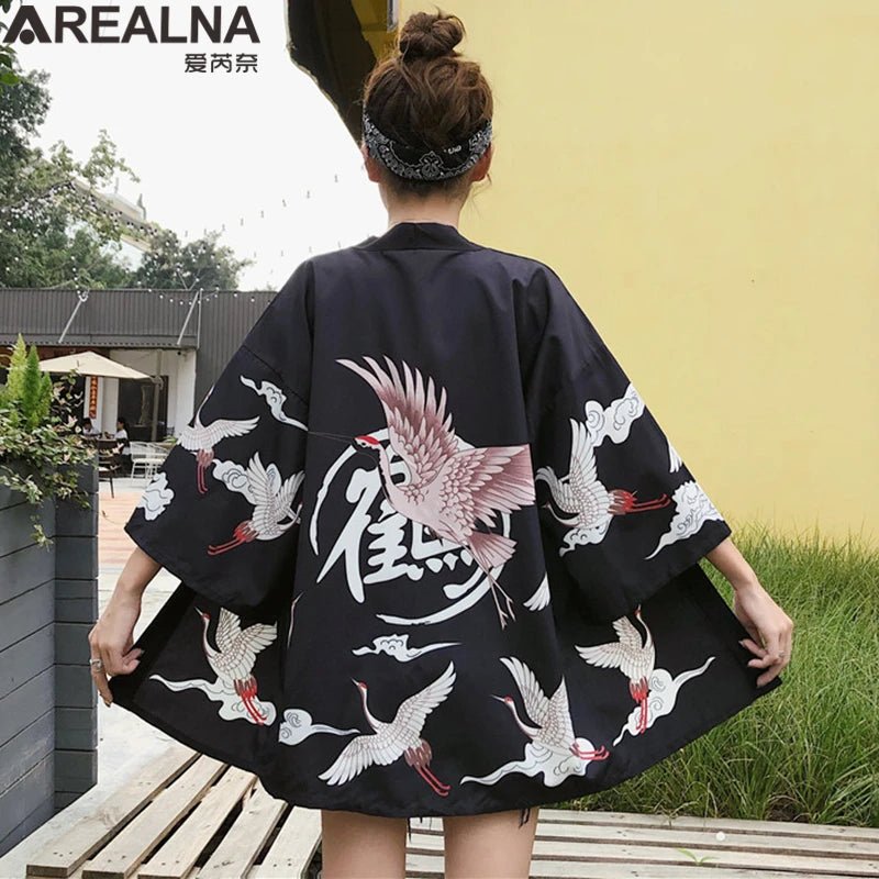 Kimono traditionnel féminin avec imprimé d’animés - Tresors asiatiques