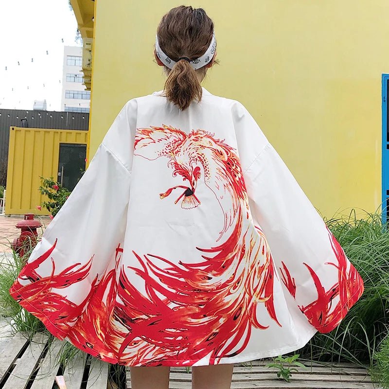Kimono traditionnel féminin avec imprimé d’animés - Tresors asiatiques
