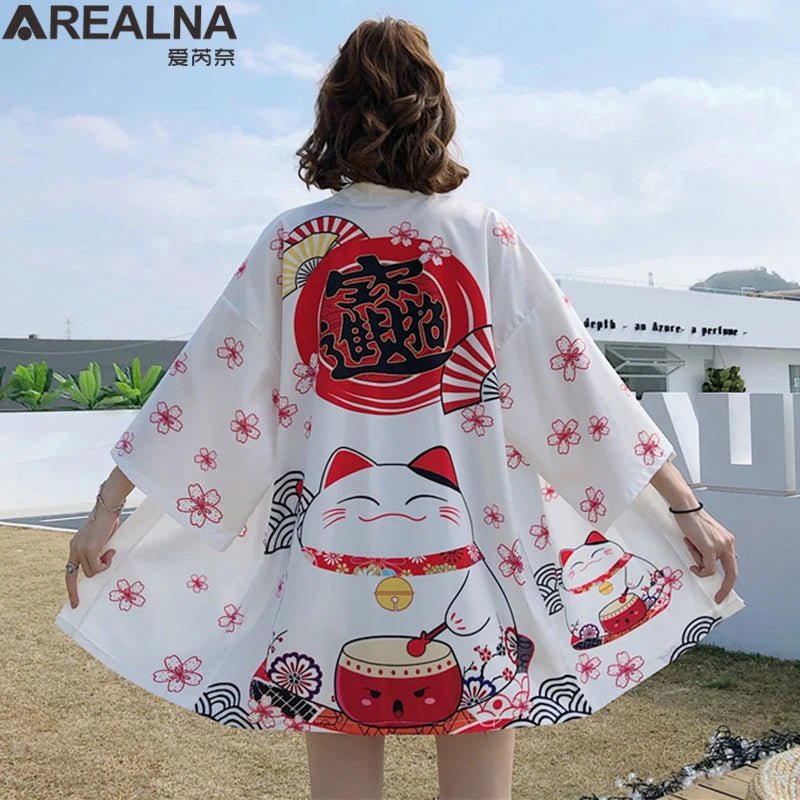Kimono traditionnel féminin avec imprimé d’animés - Tresors asiatiques