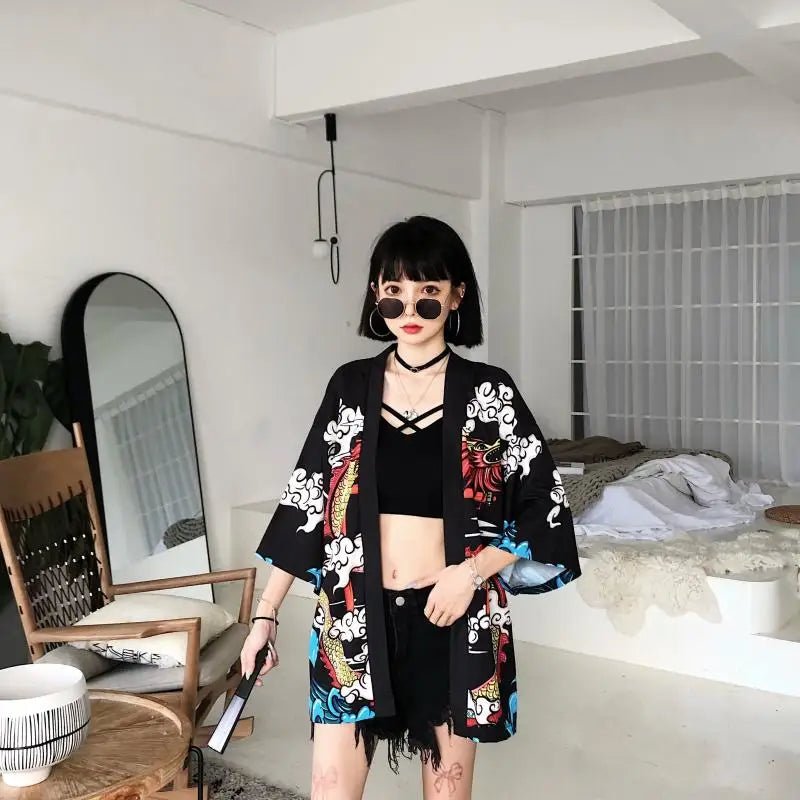 Kimono traditionnel féminin avec imprimé d’animés - Tresors asiatiques