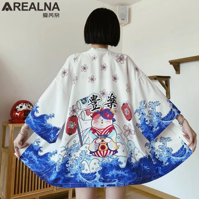 Kimono traditionnel féminin avec imprimé d’animés - Tresors asiatiques