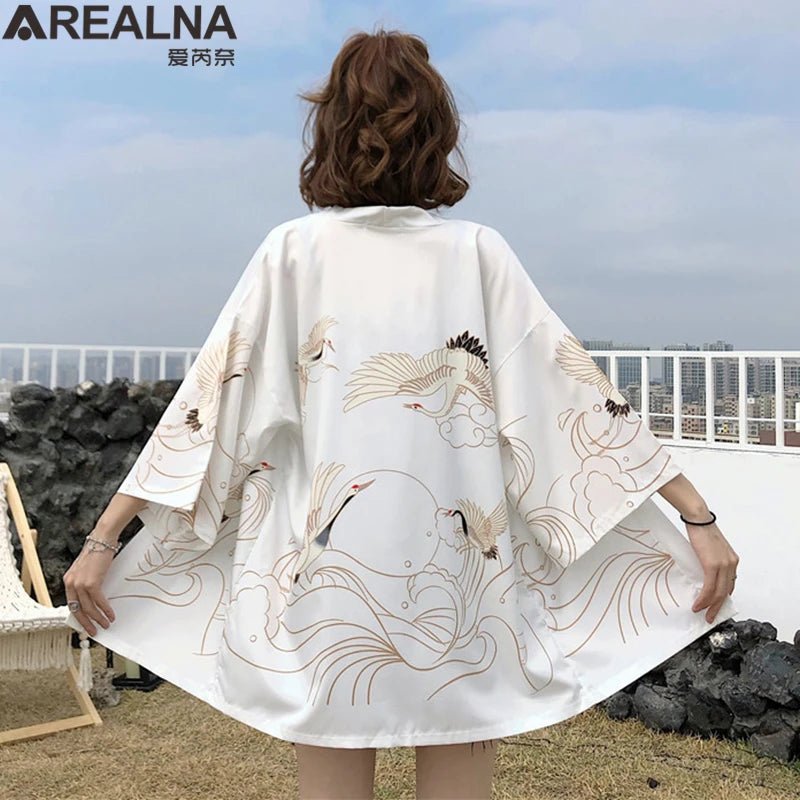 Kimono traditionnel féminin avec imprimé d’animés - Tresors asiatiques