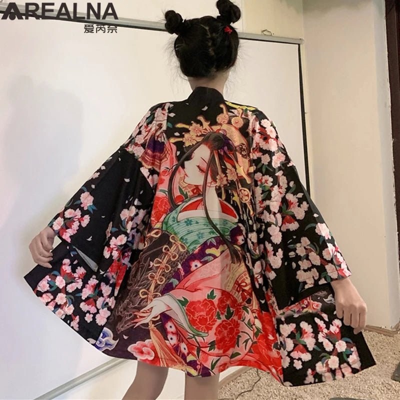 Kimono traditionnel féminin avec imprimé d’animés - Tresors asiatiques