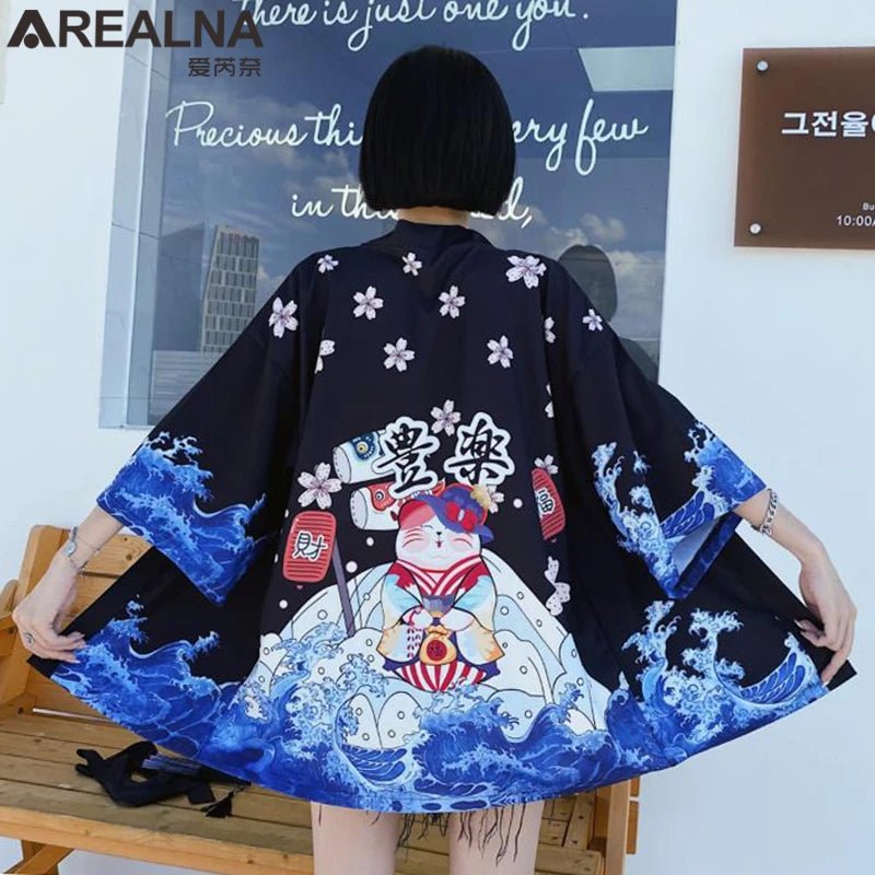 Kimono traditionnel féminin avec imprimé d’animés - Tresors asiatiques