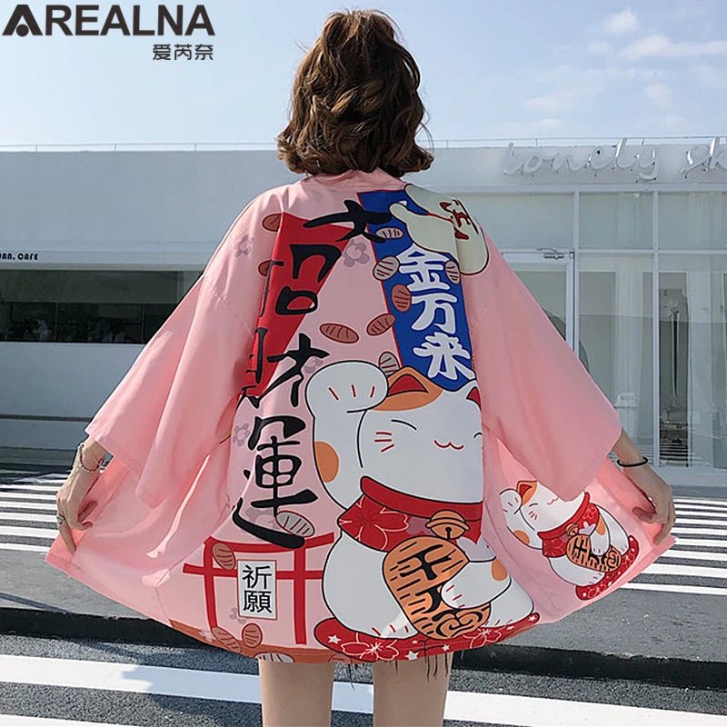 Kimono traditionnel féminin avec imprimé d’animés - Tresors asiatiques