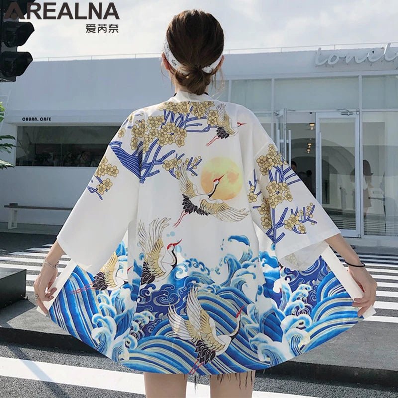 Kimono traditionnel féminin avec imprimé d’animés - Tresors asiatiques
