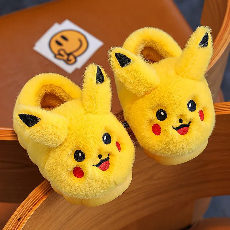 Pantoufles plates en peluche Pikachu pour enfants - Tresors asiatiques