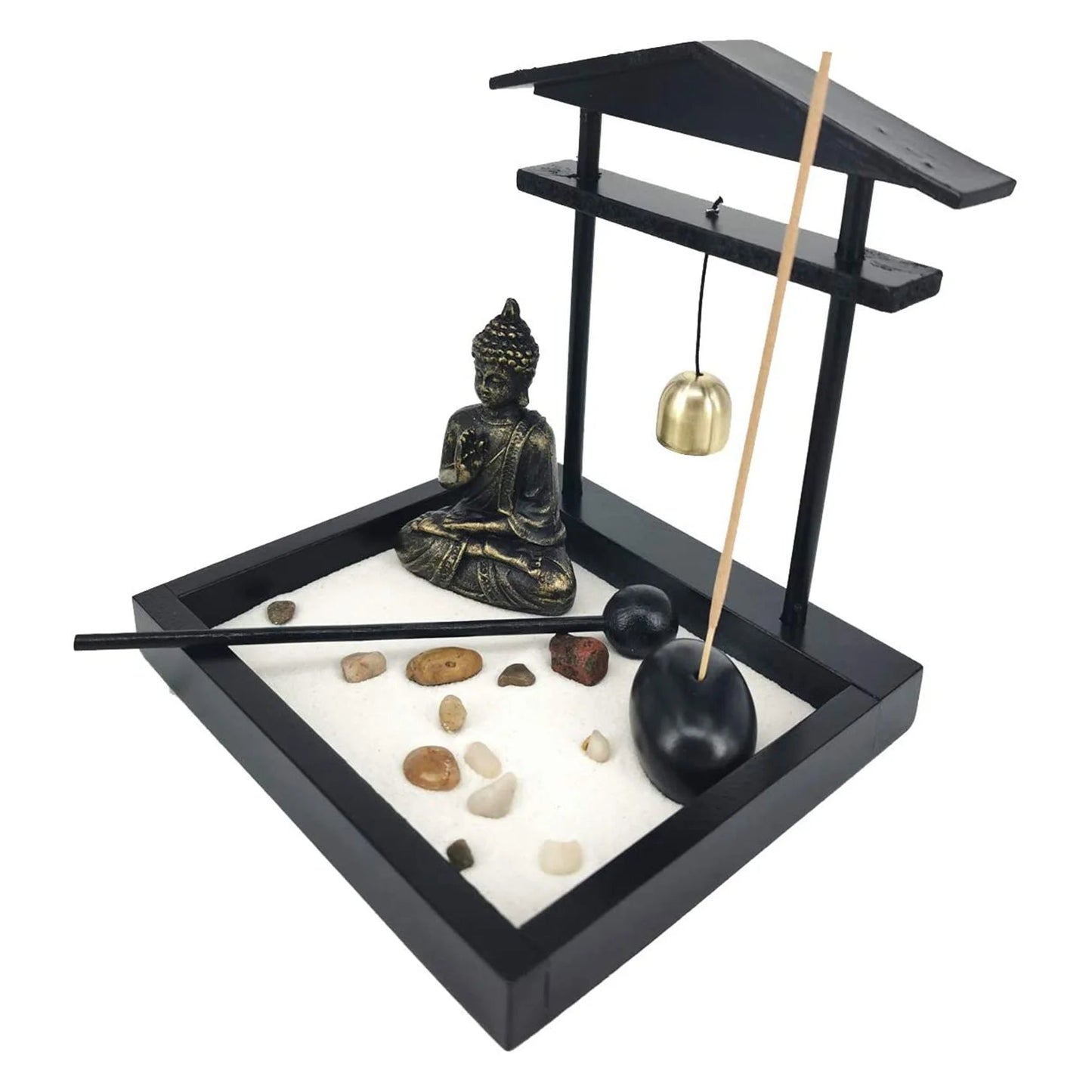 Statue de Bouddha en méditation dans un jardin de sable - Tresors asiatiques