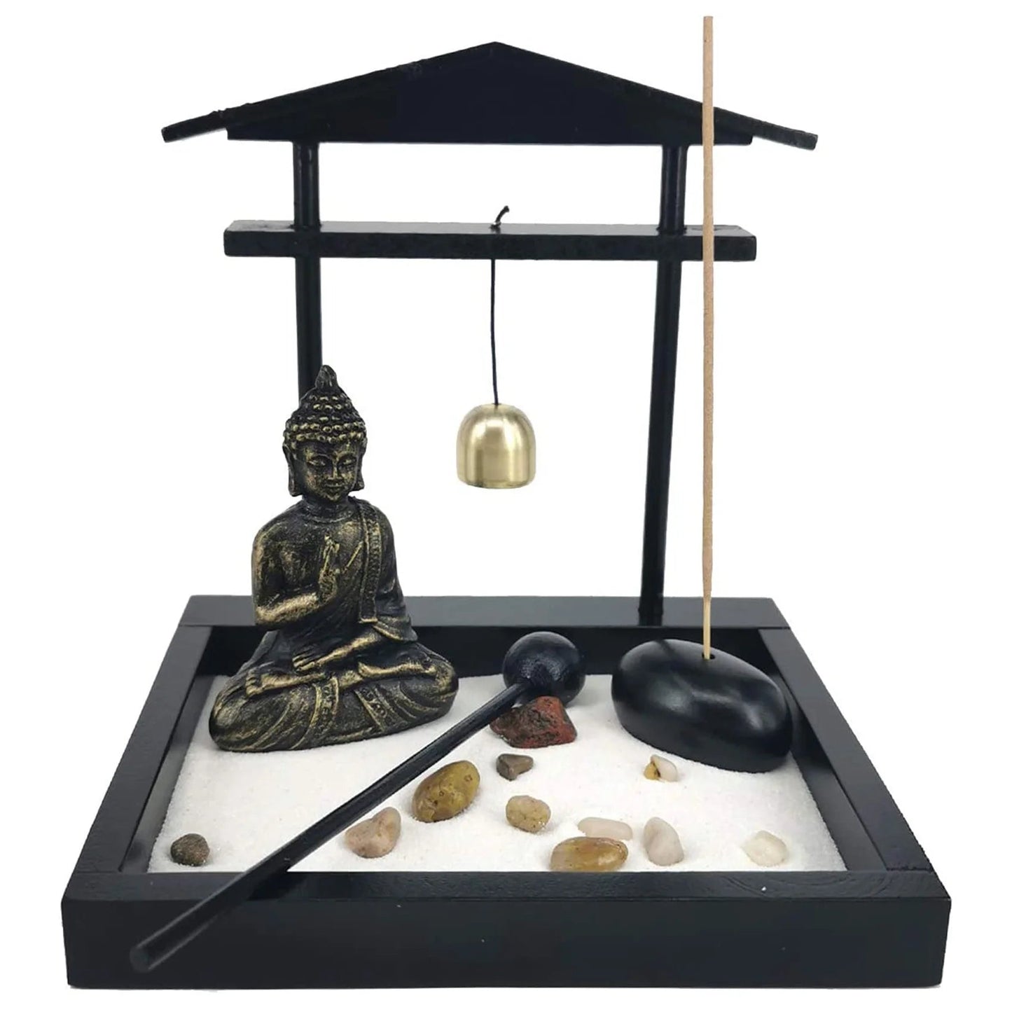 Statue de Bouddha en méditation dans un jardin de sable - Tresors asiatiques