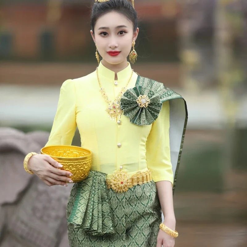 Tenue traditionnelle thaïlandaise pour femmes - Tresors asiatiques