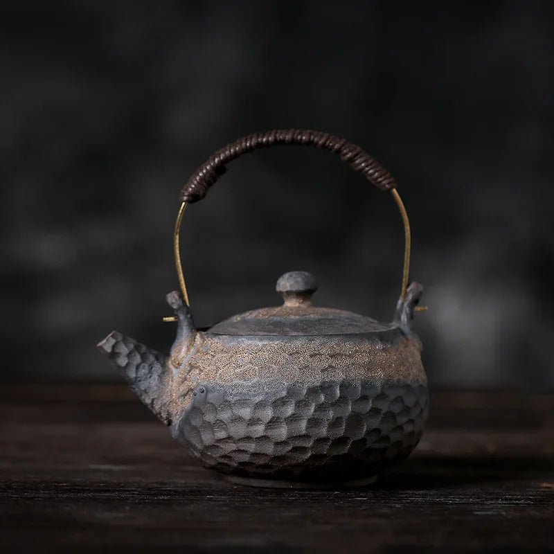 Théière à faisceau élévateur martelé - Tresors asiatiques
