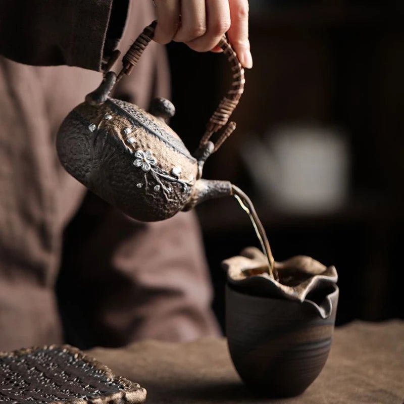 Théière à faisceau élévateur martelé - Tresors asiatiques