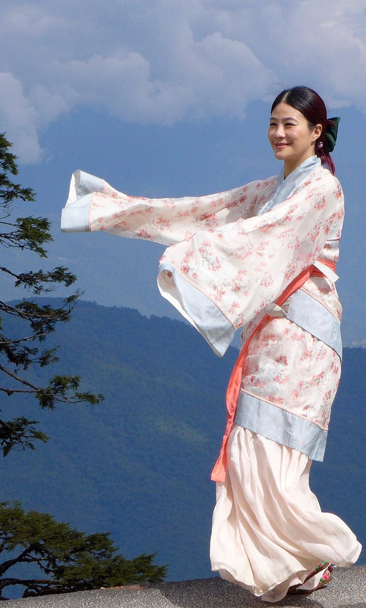 Le kimono japonais pour femme : entre tradition et élégance contemporaine
