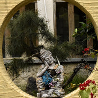 Grande sculpture de Bouddha décorative avec fleurs