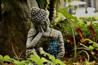 Grande sculpture de Bouddha décorative avec fleurs