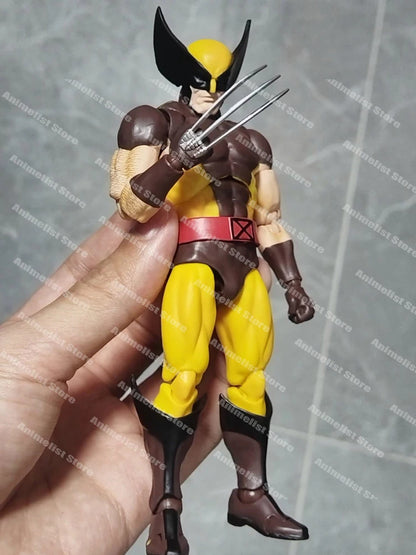 Figurine d'action Mafex de Wolverine en costume marron