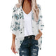 Cardigan de plage — Fleurs bleu-gris sur blanc